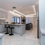 Orizzonte - First Floor With Shared Pool & Amazing View דירה קרי