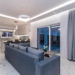 Orizzonte - First Floor With Shared Pool & Amazing View קרי