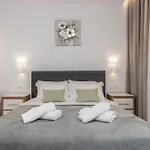 Orizzonte - First Floor With Shared Pool & Amazing View דירה