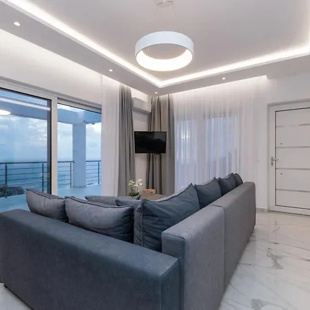 Orizzonte - First Floor With Shared Pool & Amazing View アパート *