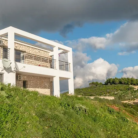 Orizzonte - First Floor With Shared Pool & Amazing View *