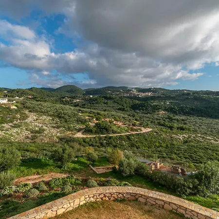 Orizzonte - First Floor With Shared Pool & Amazing View Keri