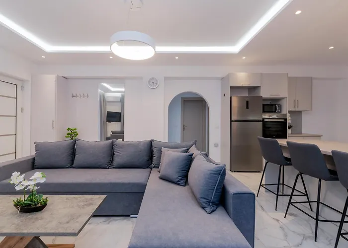 Orizzonte - First Floor With Shared Pool & Amazing View * Keri