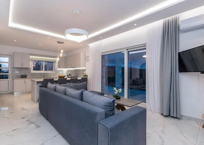 Orizzonte - First Floor With Shared Pool & Amazing View Keri
