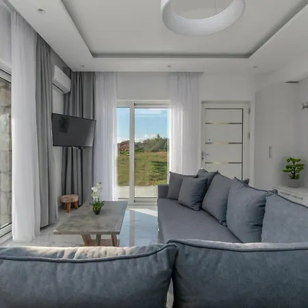 Orizzonte - First Floor With Shared Pool & Amazing View شقة *