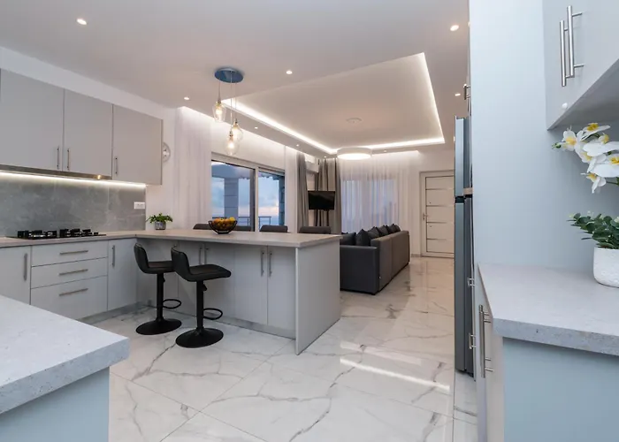 Orizzonte - First Floor With Shared Pool & Amazing View شقة كيري