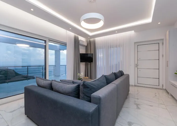 Orizzonte - First Floor With Shared Pool & Amazing View شقة *