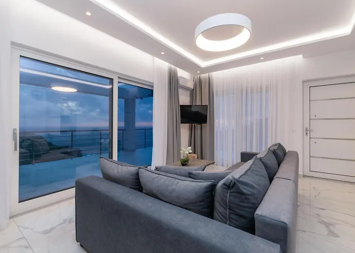 Orizzonte - First Floor With Shared Pool & Amazing View *