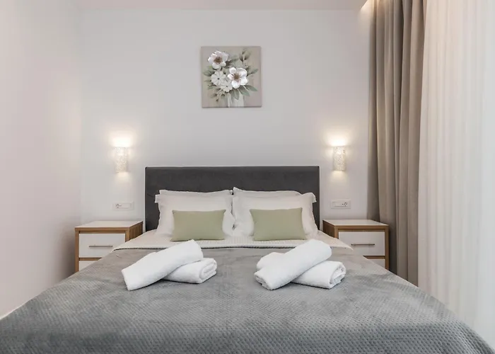 Orizzonte - First Floor With Shared Pool & Amazing View شقة