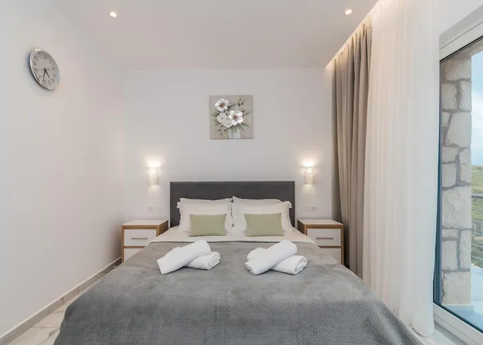 Orizzonte - First Floor With Shared Pool & Amazing View *