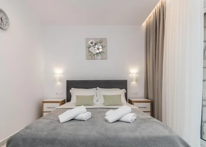 Orizzonte - First Floor With Shared Pool & Amazing View *