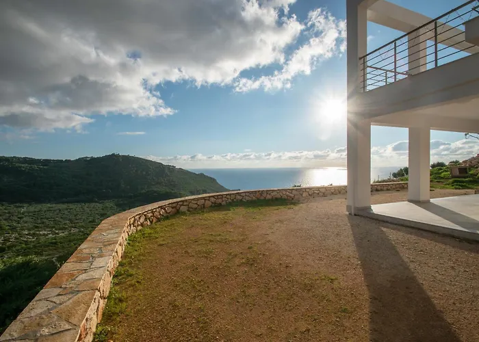 Orizzonte - First Floor With Shared Pool & Amazing View شقة