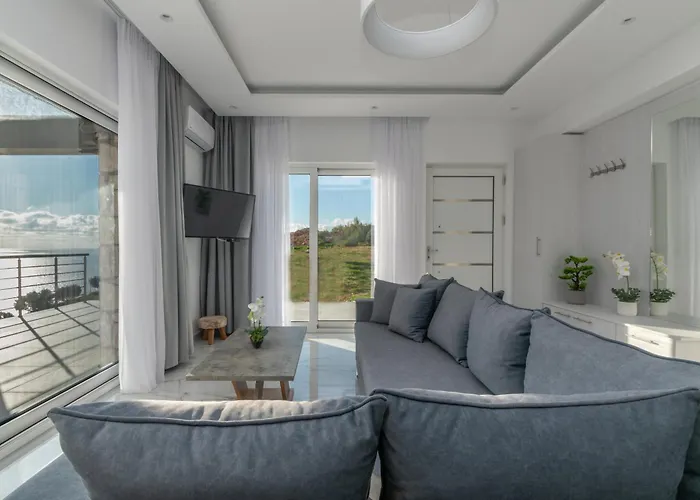 Orizzonte - First Floor With Shared Pool & Amazing View شقة *