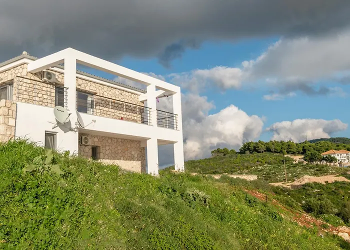 Orizzonte - First Floor With Shared Pool & Amazing View *