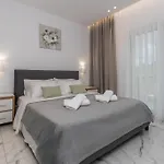 Orizzonte - First Floor With Shared Pool & Amazing View Keri