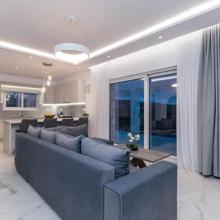 Orizzonte - First Floor With Shared Pool & Amazing View Керион