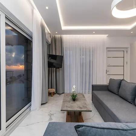 Apartman Orizzonte - First Floor With Shared Pool & Amazing View *