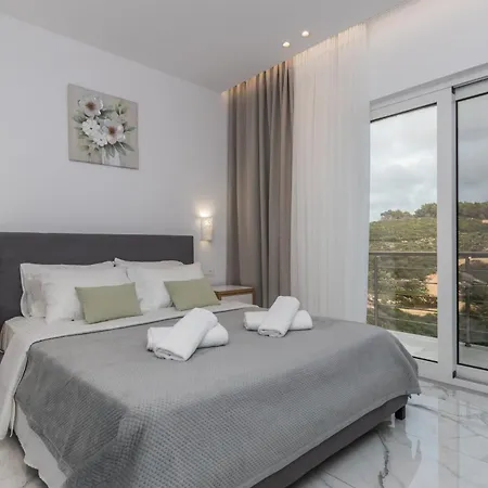 Orizzonte - First Floor With Shared Pool & Amazing View