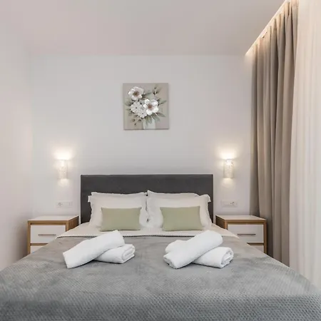 Orizzonte - First Floor With Shared Pool & Amazing View *