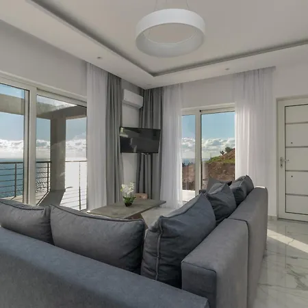 Apartman Orizzonte - First Floor With Shared Pool & Amazing View Kerí