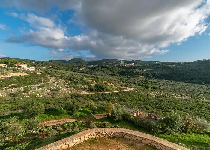 Orizzonte - First Floor With Shared Pool & Amazing View Keri