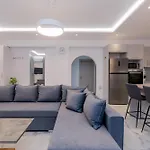 Orizzonte - First Floor With Shared Pool & Amazing View * Keri