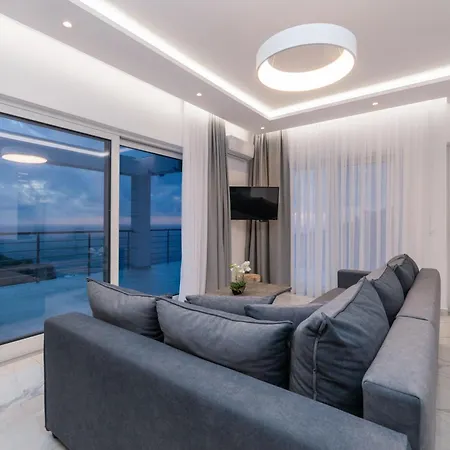 Orizzonte - First Floor With Shared Pool & Amazing View *